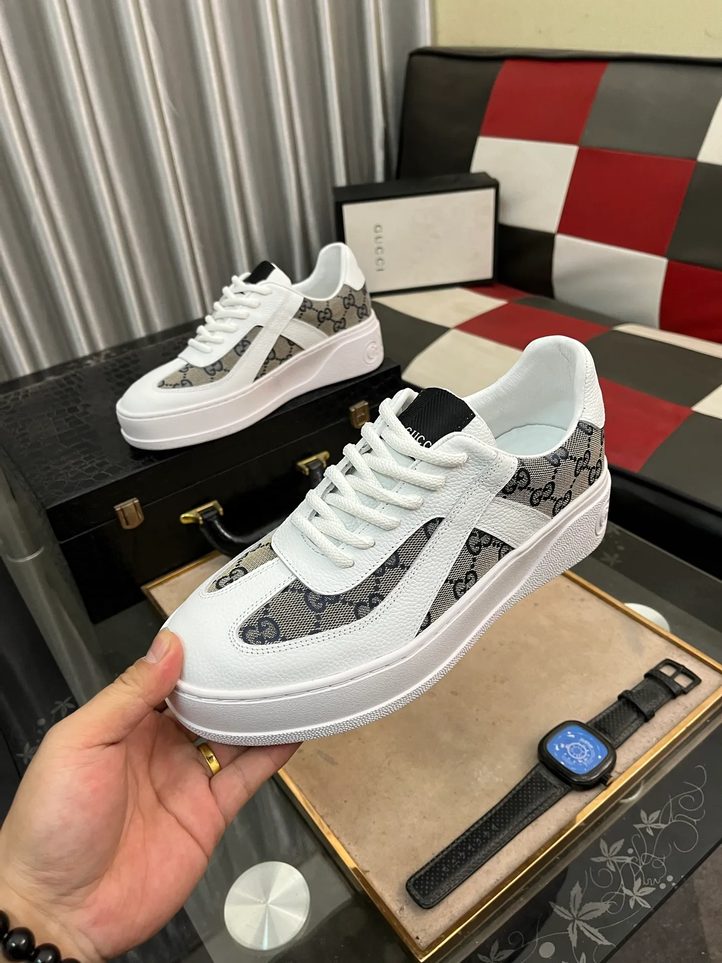 Men's shoes💰420⌚️⌚️[GUCCI] Gucci men's casual shoes are absolutely popular🔥The ultimate matching item for trendy men! The charm of super texture is irresistible, the main recommendation, the flower leather color is bright! The upper is made of high-quality cowhide with branded fabrics, pigskin lining for the feet, and wear-resistant rubber sole, which is noble and elegant! Extremely comfortable🎁🎁You can be as handsome as you want💪 38-443️⃣colors available